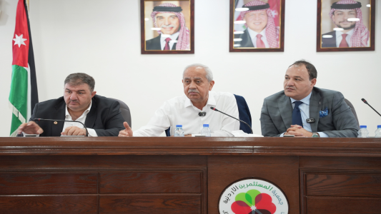 خلال لقاء بصناعيي سحاب والموقر
